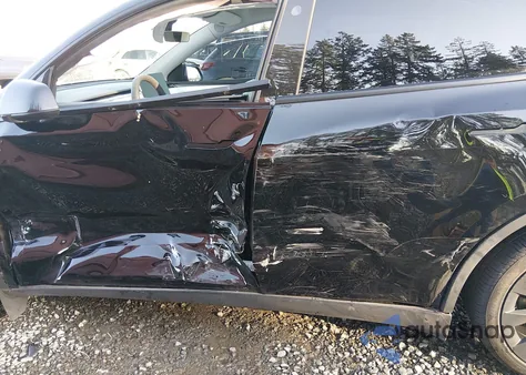 2025 Tesla Model Y Long Range Dual Motor All-Wheel Drive z USA, uszkodzony, nr VIN 7SAYGDEE0SF256902